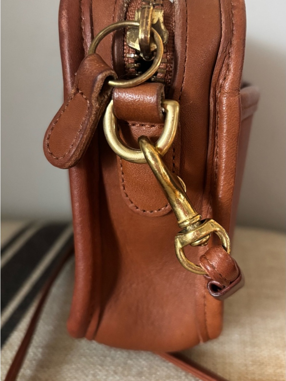 Authenticate vintage coach British tan Carnival #9925 - Picture 5 of 15